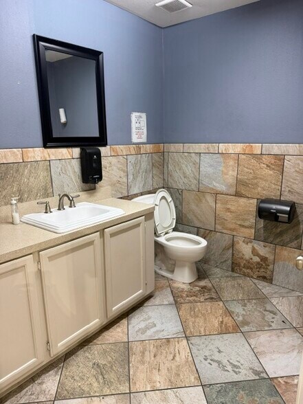 More Photos Of 2801C Sam Houston Ave, Huntsville Storefront For Lease