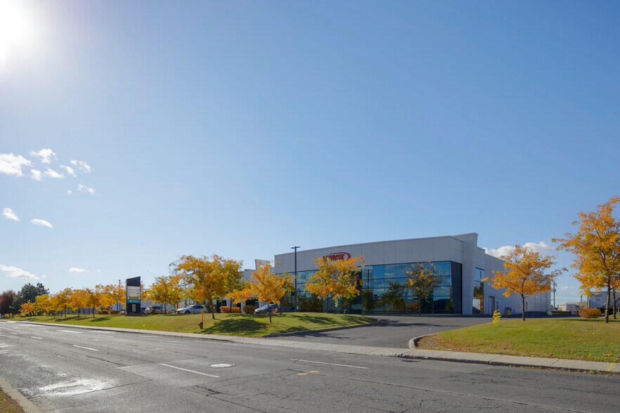 More Photos Of 2625-2655 Boul Jacques-Cartier E, Longueuil Flex For Lease