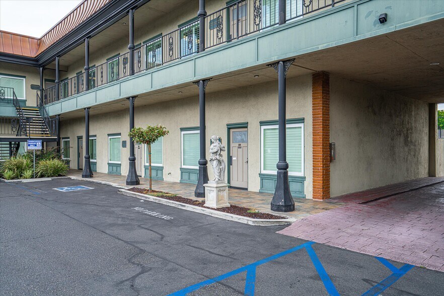 More Photos Of 1913 E 17th St, Santa Ana Office For Sale