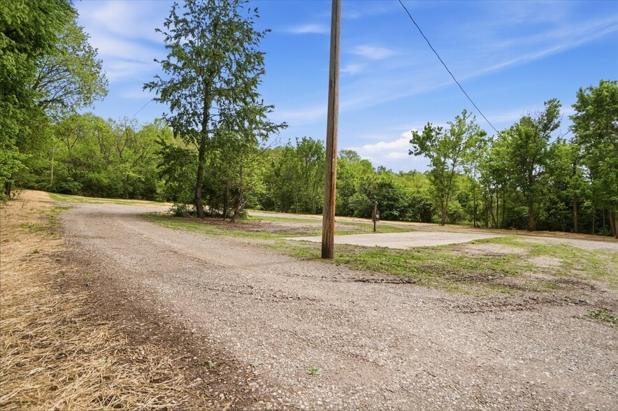 More Photos Of 2996 Millville Shandon Rd, Hamilton Specialty For Sale