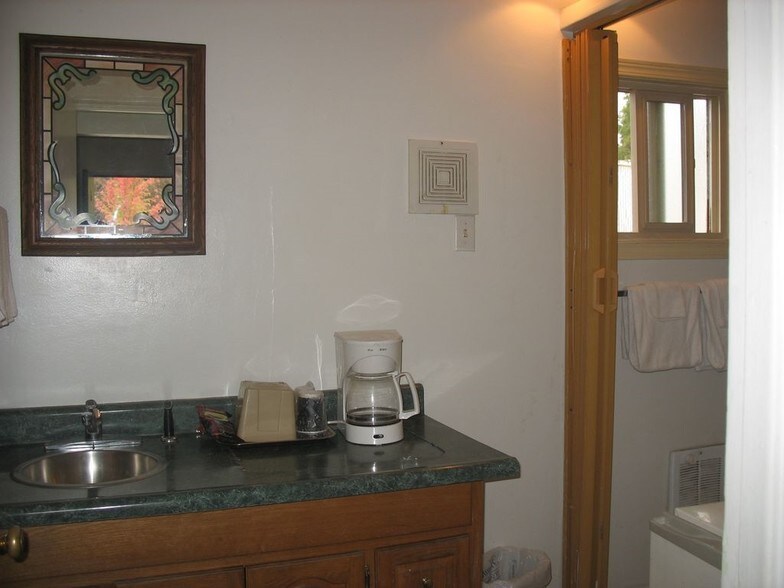 More Photos Of 1627 SE Stephens St, Roseburg Hotel For Sale