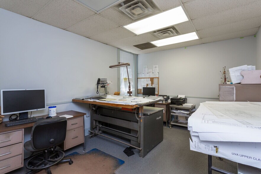 More Photos Of 710 4th St, Shenandoah Warehouse For Sale