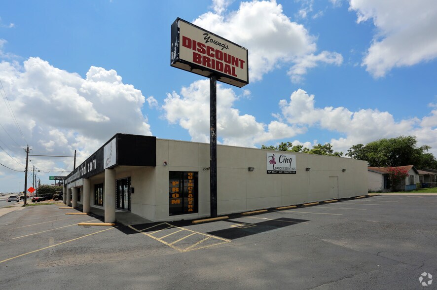 More Photos Of 2925 S Padre Island Dr, Corpus Christi Freestanding For Lease
