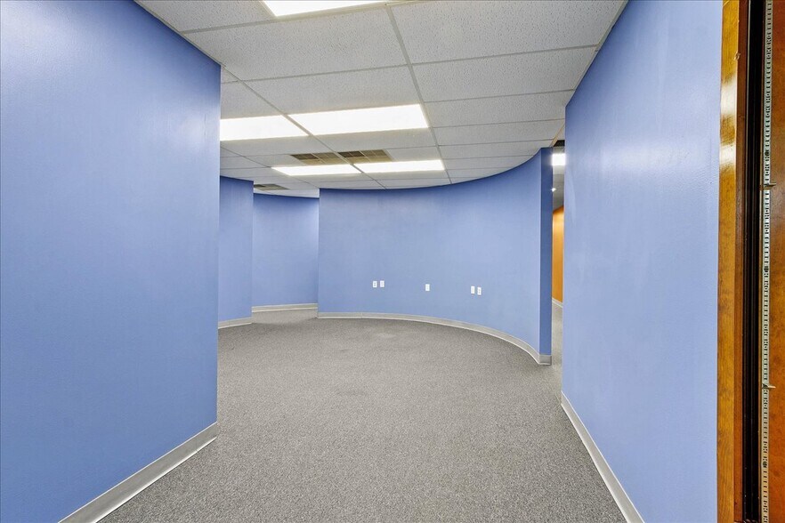 More Photos Of 6886 Wishart St, Huntsville Light Distribution For Lease
