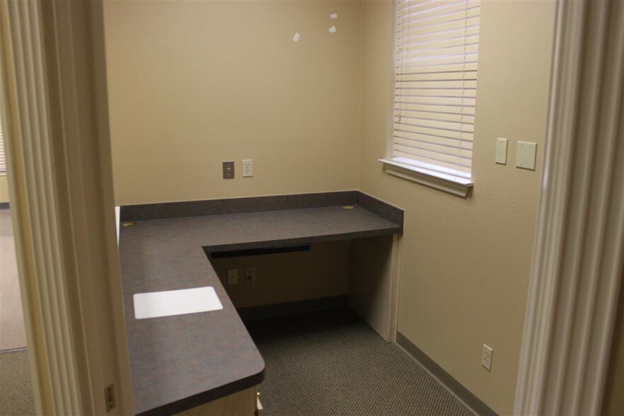 More Photos Of 6407 Colleyville Blvd, Colleyville Medical For Sale
