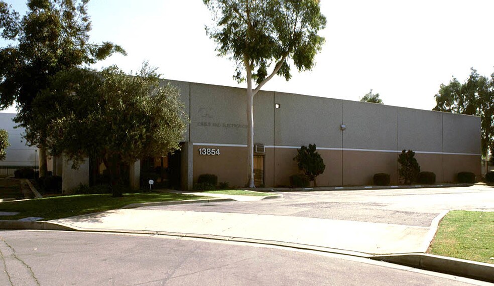 More Photos Of 13854 Bentley Pl, Cerritos Warehouse For Lease