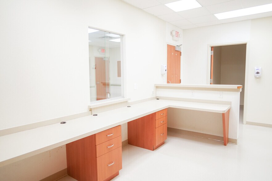 More Photos Of 1903 Doctors Hospital Dr, Bridgeport Medical For Lease