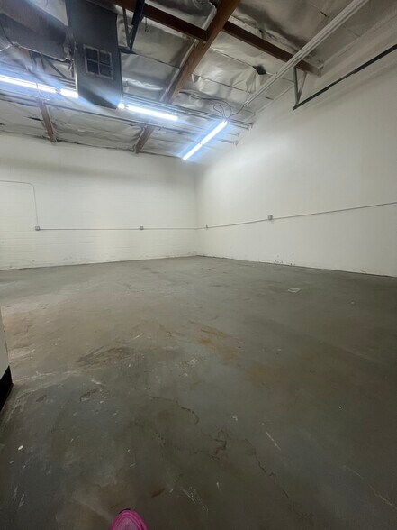 More Photos Of 7226 Valjean Ave, Van Nuys Warehouse For Lease