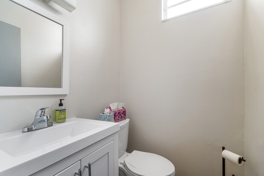 More Photos Of 112-120 US Highway 1, Tequesta Medical For Sale