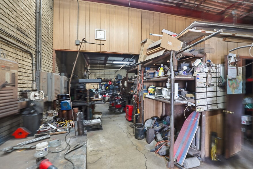 More Photos Of 3616-3618 Dividend Dr, Garland Manufacturing For Sale