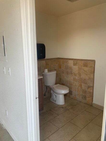 More Photos Of 445-475 S Arrowhead Ave, San Bernardino Research And Development For Lease