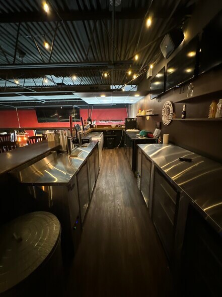 More Photos Of 201 E Center St, Tarpon Springs Bar For Lease