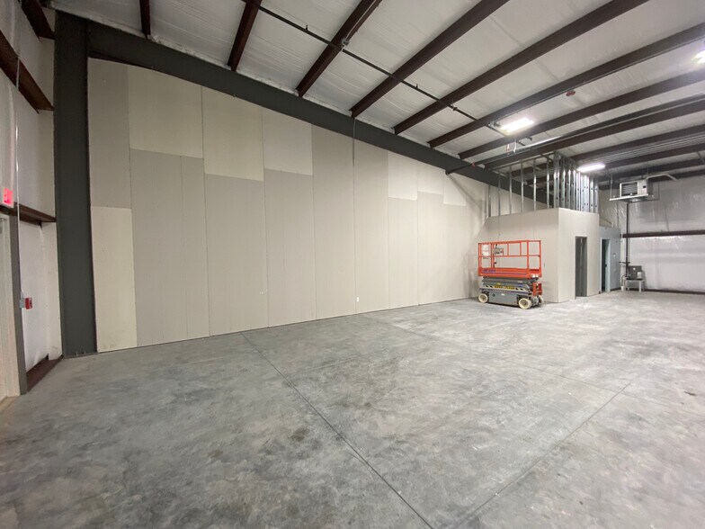 More Photos Of 1472 NE 69th Pl, Ankeny Industrial For Lease