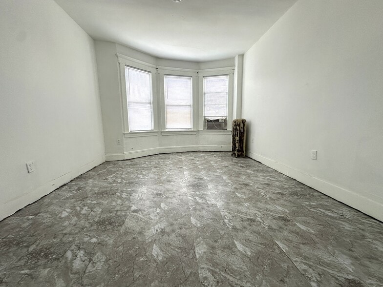 More Photos Of 232 Stuyvesant Ave, Lyndhurst Storefront Retail Residential For Sale