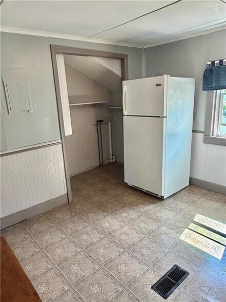 More Photos Of 35 Eaton Ave, Norwich Apartments For Sale