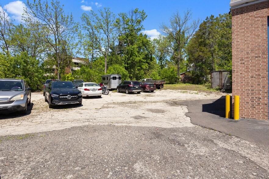 More Photos Of 2304 Huntingdon Pike, Huntingdon Valley Auto Repair For Sale