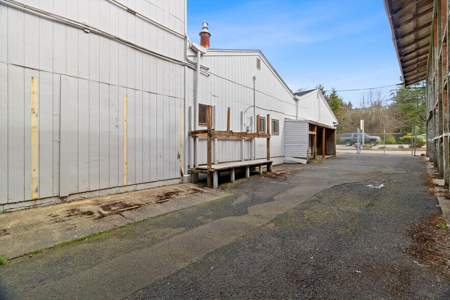 More Photos Of 6305 SW Highway 101, Lincoln City Warehouse For Sale