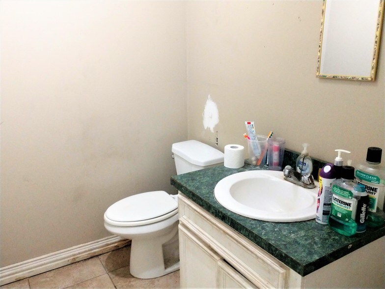 More Photos Of 8709 Irvington Blvd, Houston Warehouse For Sale