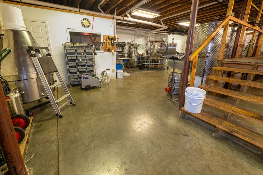 More Photos Of 279 S Main St, Winterport Winery Vineyard For Sale