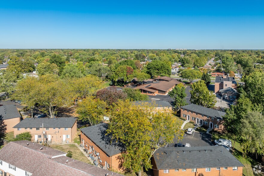 More Photos Of 1462 Elaine Rd, Columbus Apartments For Sale