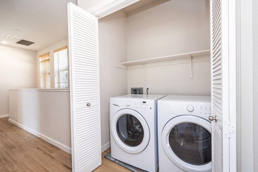 More Photos Of 519 T St, Sacramento Apartments For Sale