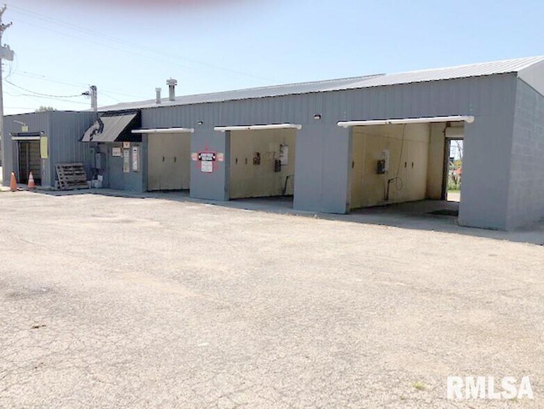 More Photos Of 1106 S Main St, Lewistown Storefront For Sale