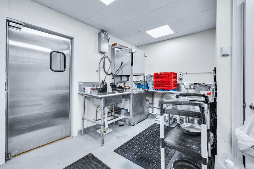 More Photos Of 93 Elm St, Old Saybrook Restaurant For Sale