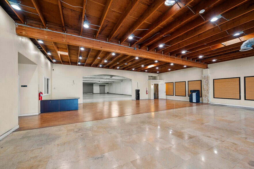 More Photos Of 7865 Balboa Ave, San Diego Freestanding For Lease