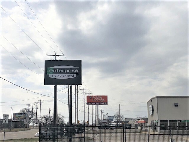 More Photos Of 8909 W Kellogg Dr, Wichita Storefront For Lease