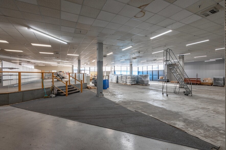 More Photos Of 35 Pine St, Manchester Manufacturing For Lease