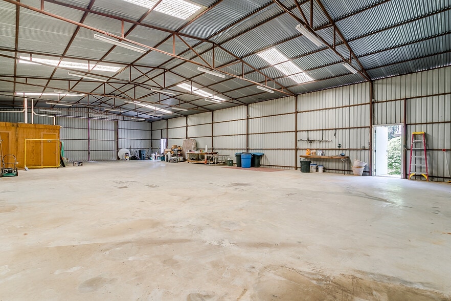 More Photos Of 3433 E Highway 199, Springtown Flex For Sale