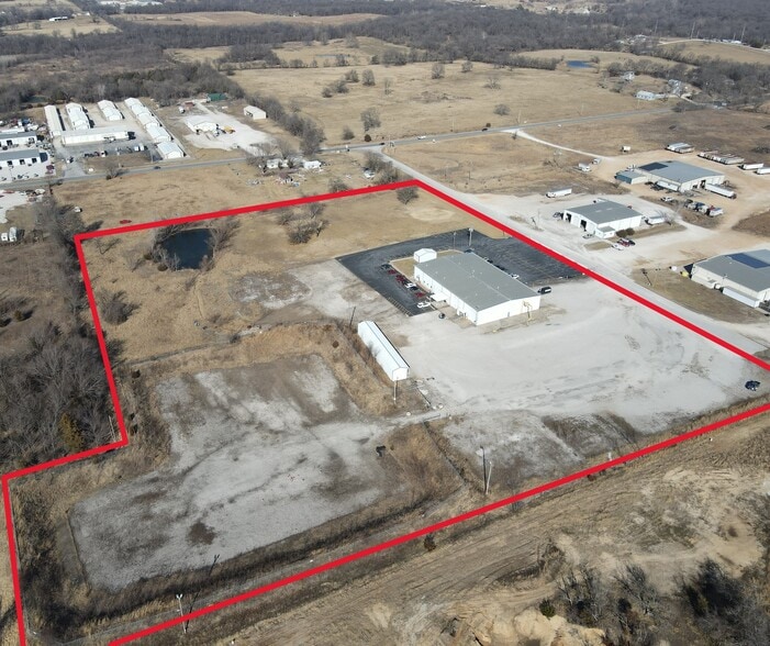 More Photos Of 302 Thunder Rd, Duenweg Warehouse For Lease