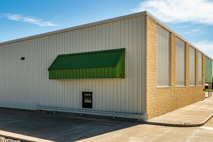 More Photos Of 908 NW 6th St, Tulia Freestanding For Sale