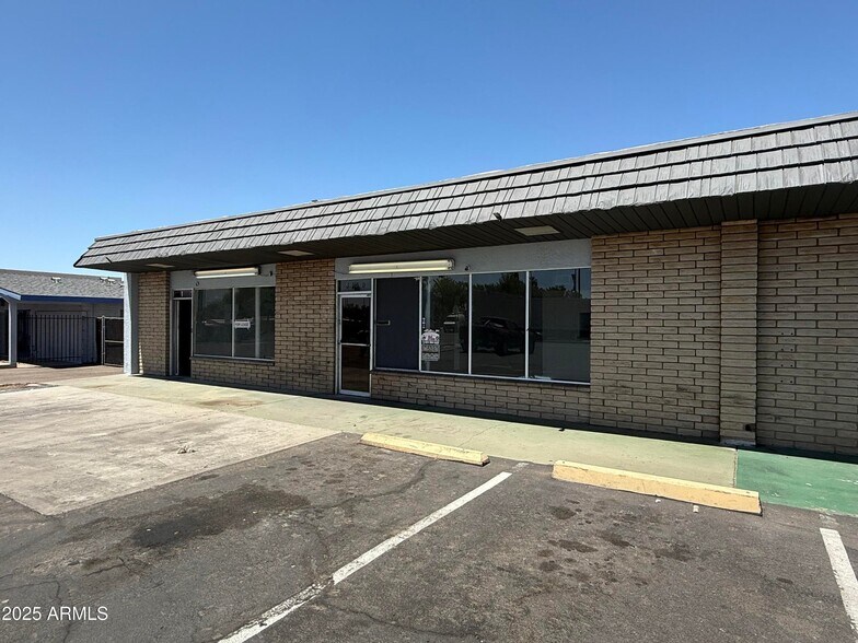 More Photos Of 5138 W Camelback Rd, Glendale Freestanding For Lease