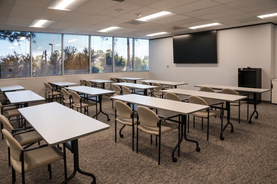 More Photos Of 1235 North Loop W, Houston Office For Lease