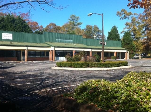 More Photos Of 48 King St, Roswell Freestanding For Lease
