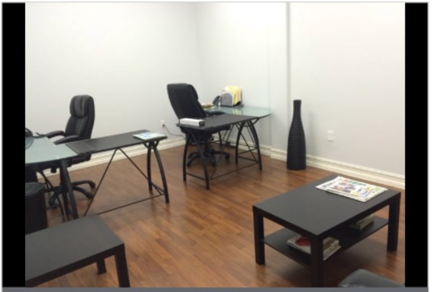 More Photos Of 7901 Kingspointe Pky, Orlando Showroom For Sale