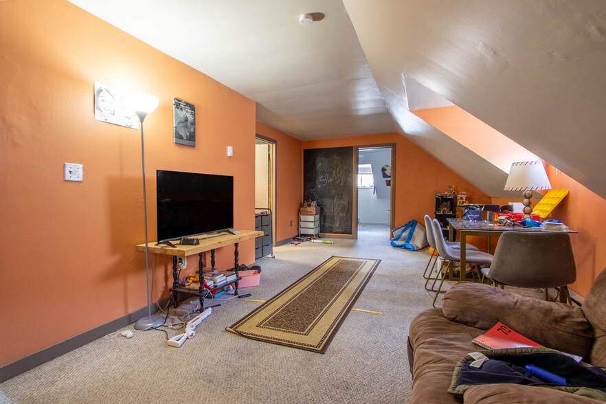 More Photos Of 19 Trestle Rd, Hancock Storefront Retail Office For Sale