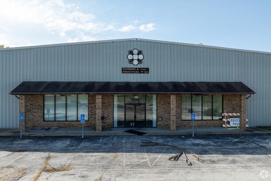 More Photos Of 1084 Kenran Industrial Dr, Bellefontaine Neighbors Warehouse For Sale