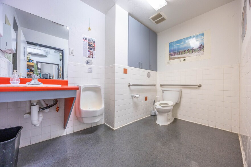 More Photos Of 1301 E Fry Blvd, Sierra Vista General Retail For Sale