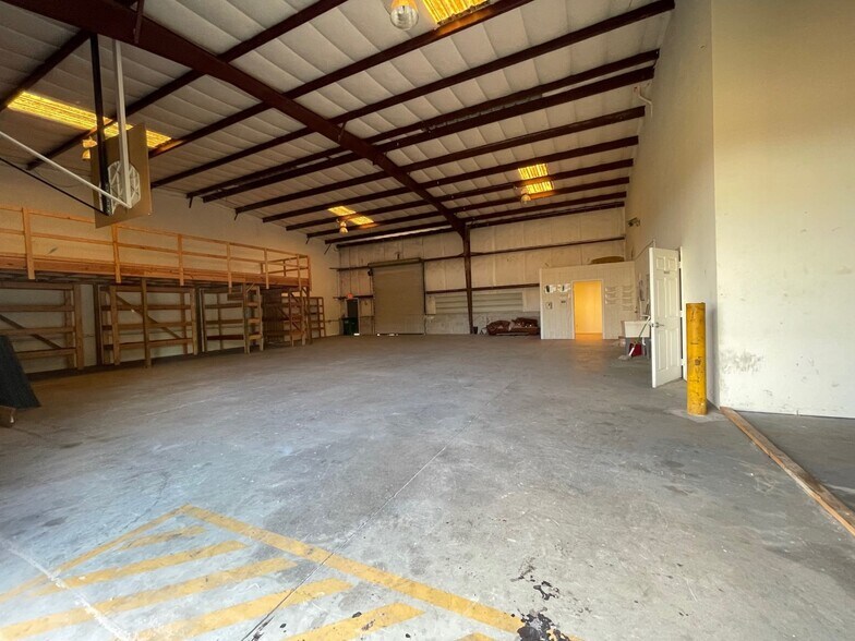 More Photos Of 12570 Metro Pky, Fort Myers Warehouse For Sale