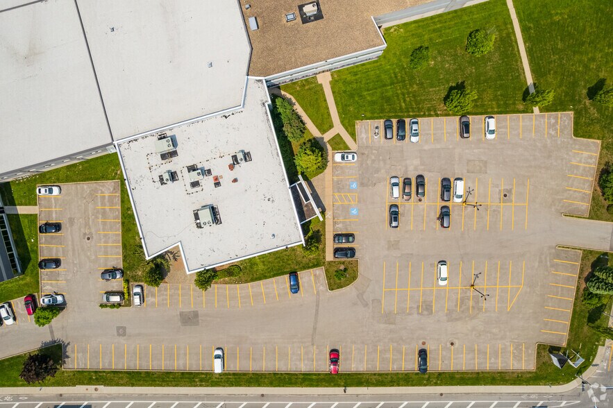 More Photos Of 2103-2167 Boul Dagenais O, Laval Warehouse For Lease