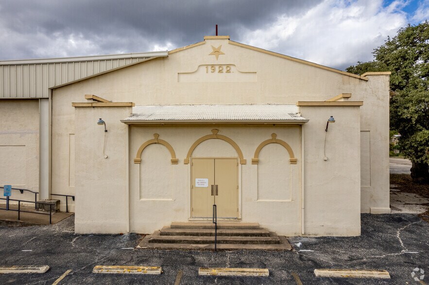 More Photos Of 257 E South St, New Braunfels Freestanding For Sale