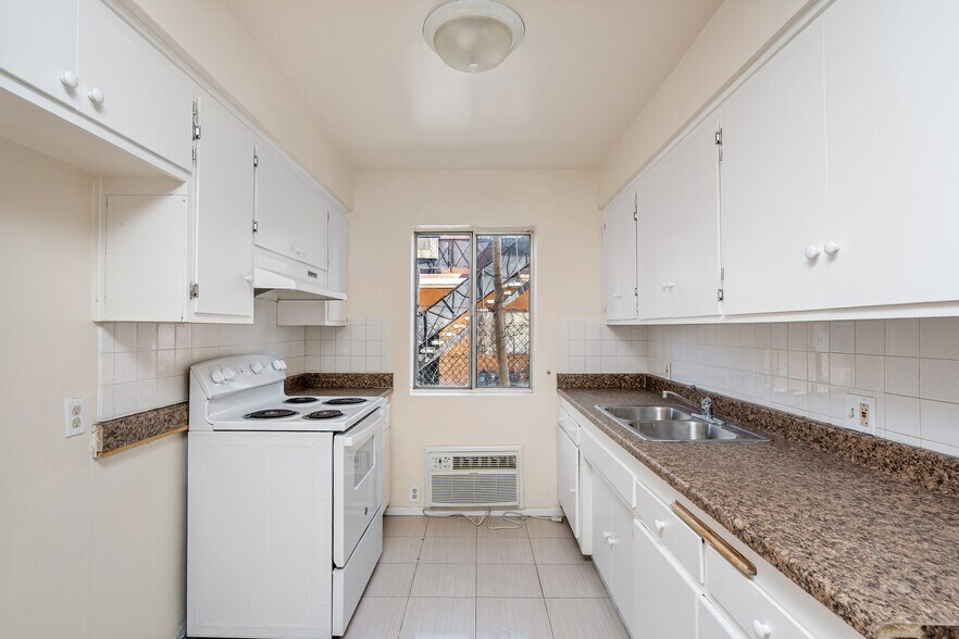 More Photos Of 13631 Vanowen St, Van Nuys Apartments For Sale