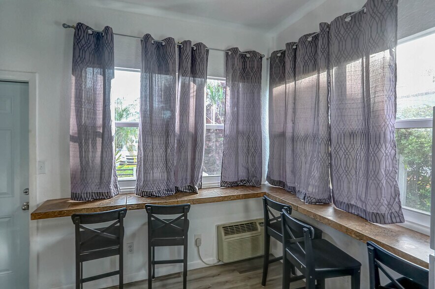 More Photos Of 1419 S Federal Hwy, Hollywood Hotel For Sale