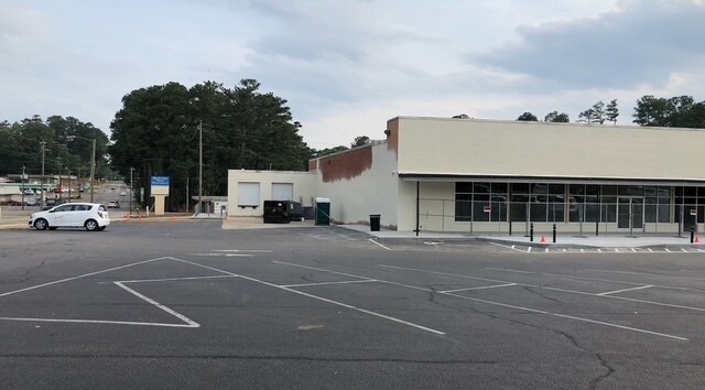 More Photos Of 105 Carbonton Rd, Sanford General Retail For Lease