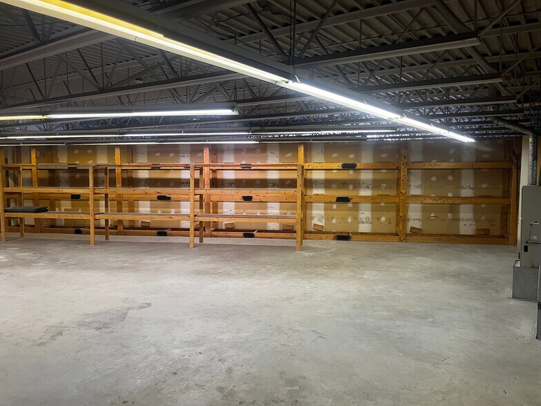 More Photos Of 17250 Stony Plain Rd, Edmonton Auto Dealership For Lease