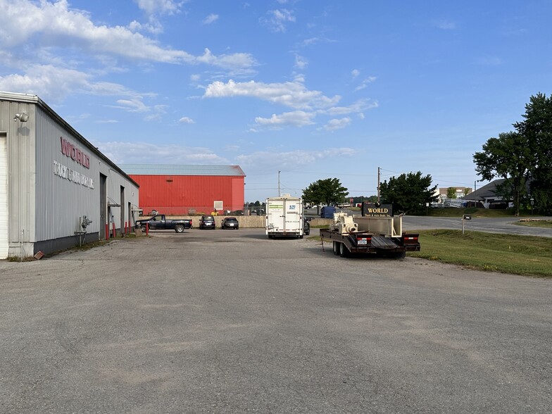 More Photos Of 3945 S Blue Star Dr, Traverse City Service For Lease