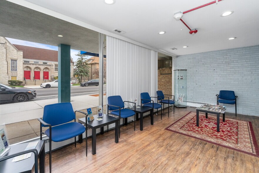 More Photos Of 3100 S Oak Park Ave, Berwyn Office For Sale