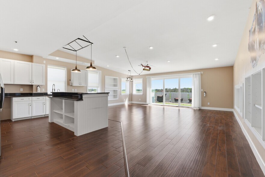 More Photos Of 8600 Airport Blvd, Leesburg Airplane Hangar For Sale